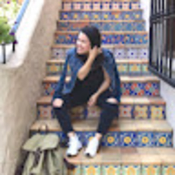 Meet your Posher, Michelle - Picture 1 of 1